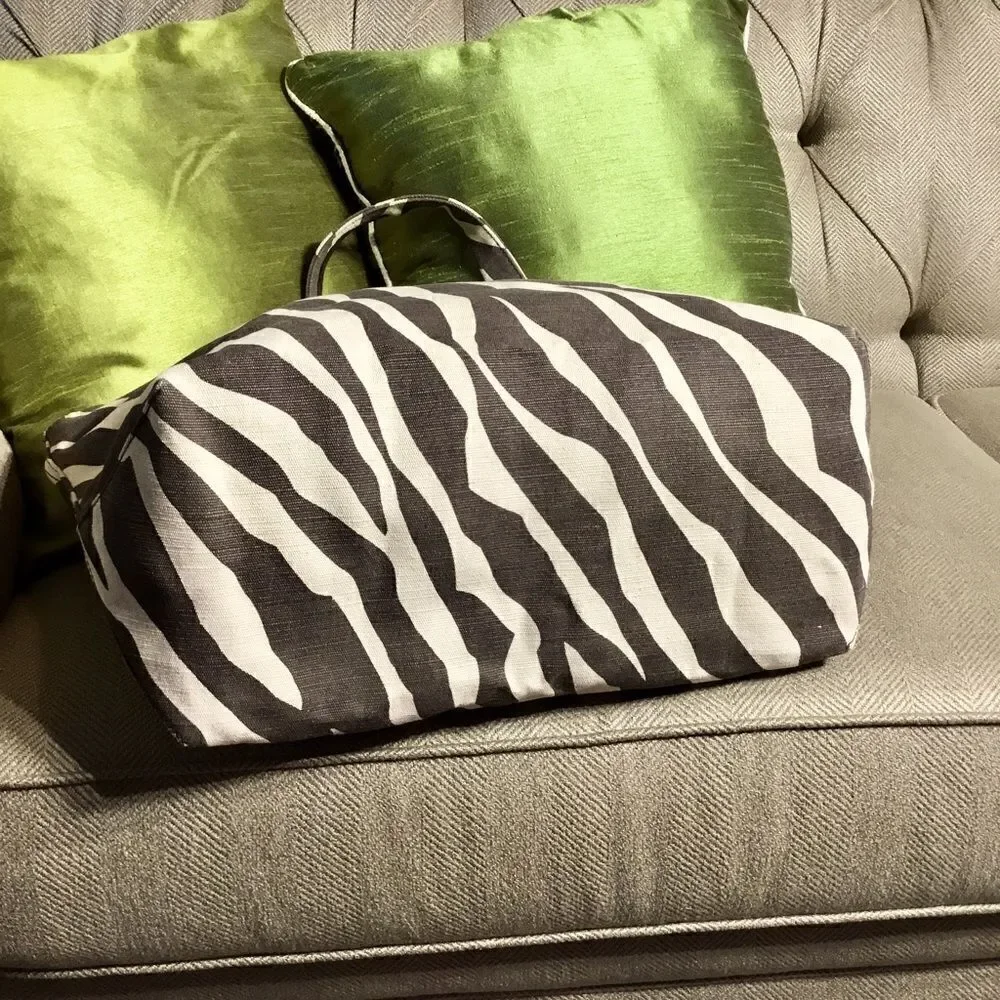 MICHAEL KORS CANVAS TOTE LAPTOP VACATION TRAVEL WORK SCHOOL. LIKE NEW